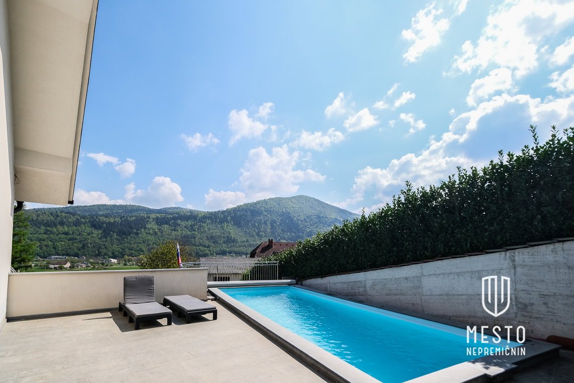 Detached house with pool in Borovnica – 4