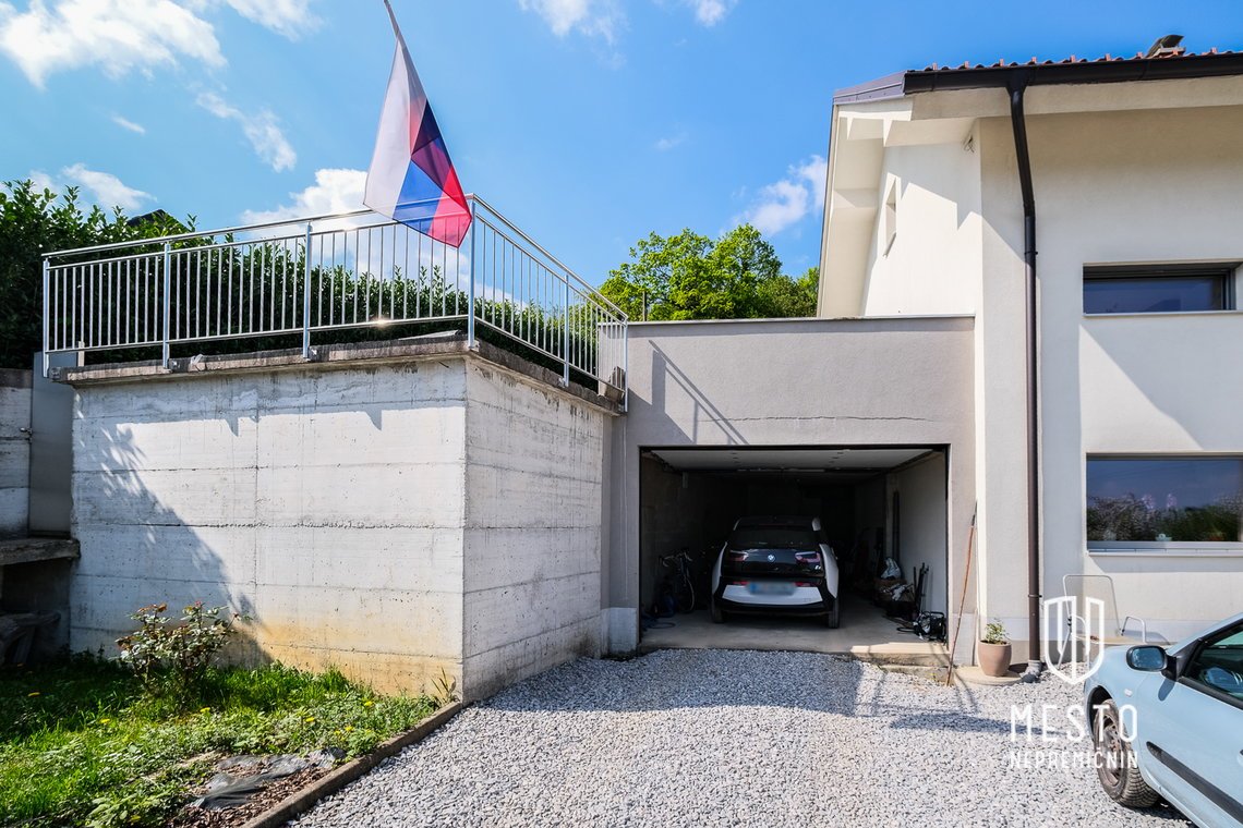 Detached house with pool in Borovnica – 8
