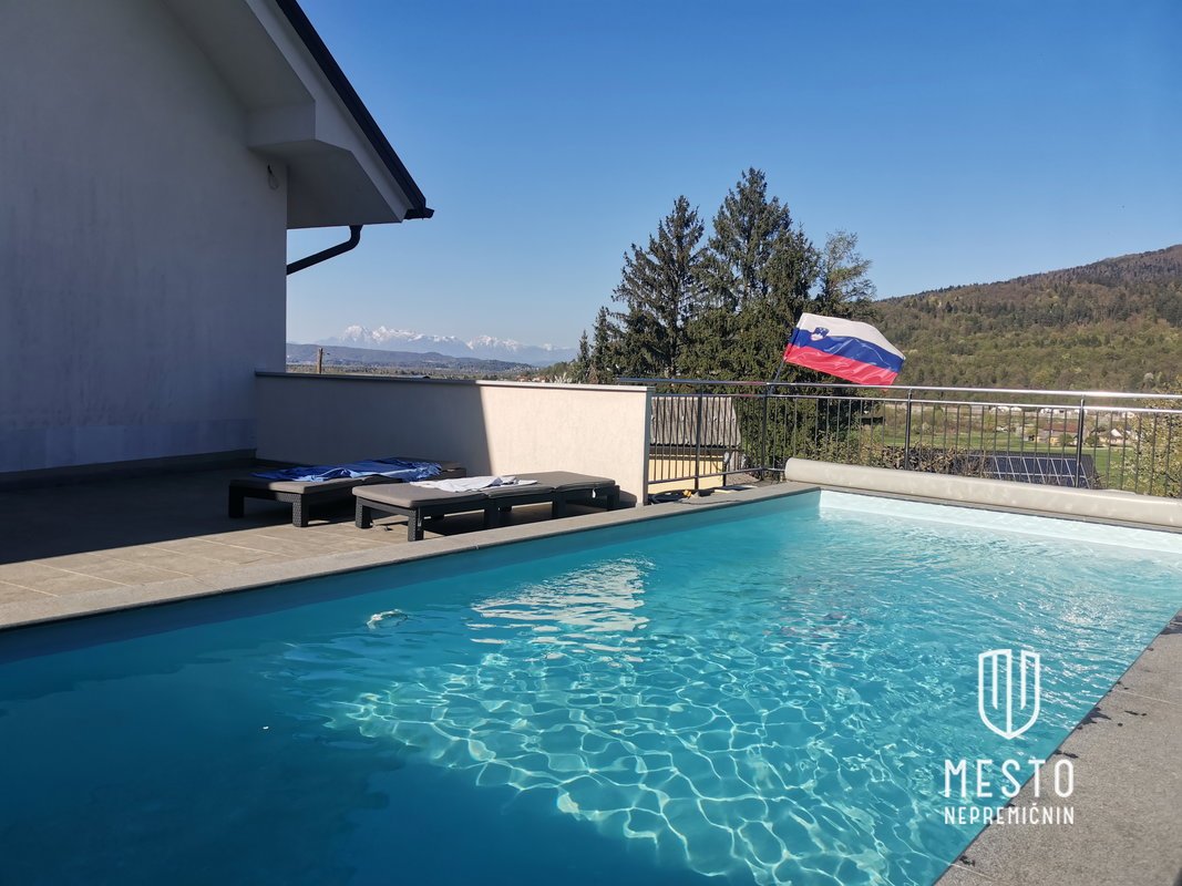 Detached house with pool in Borovnica – 22