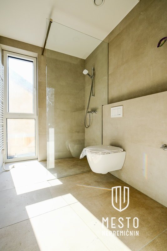 Three-bedroom apartment in Vila Block Slape 2 – 6