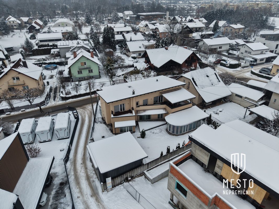 Exclusive detached house with pool and wellness in Ježica, Ljubljana – 45