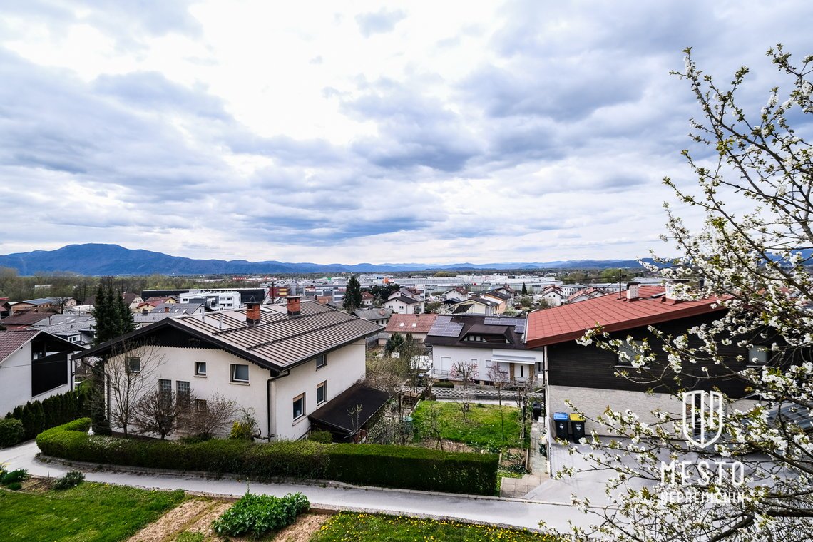 Detached house near Golovec, with 3 separate apartments – 4