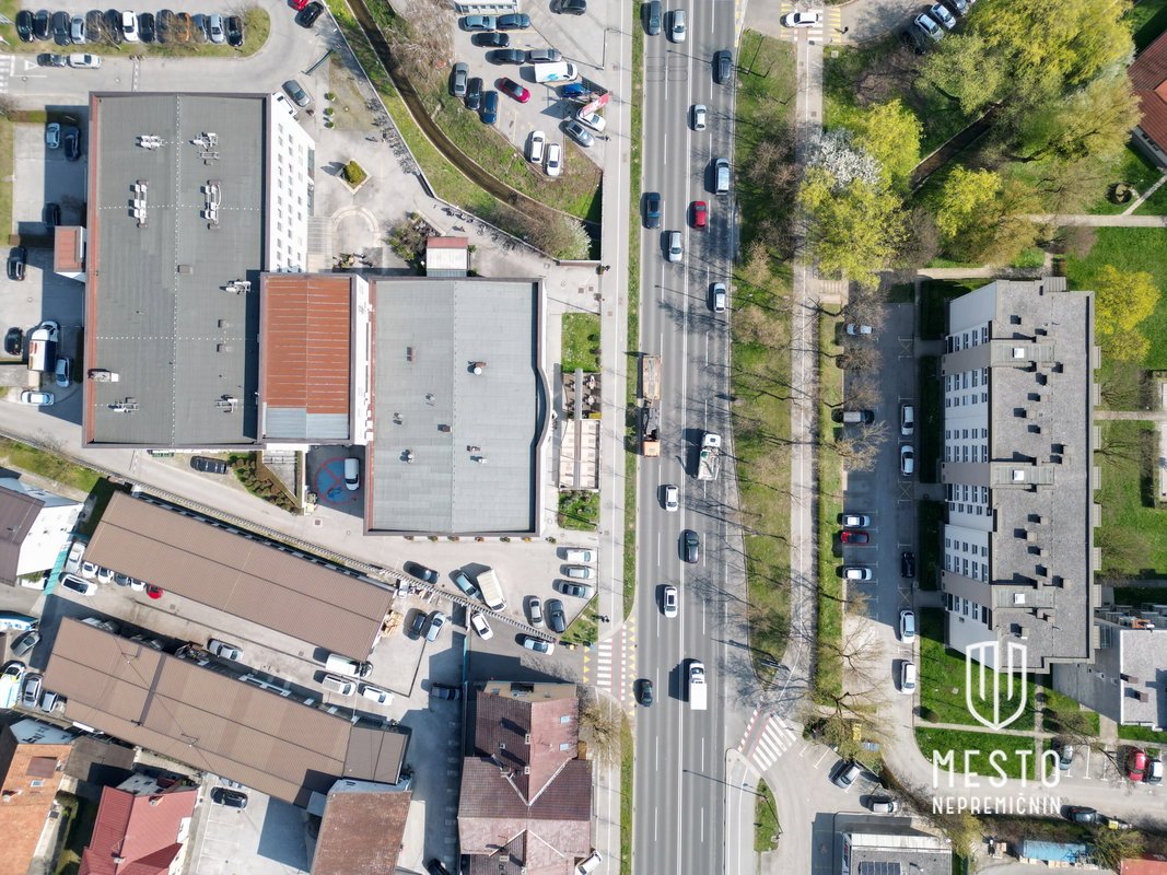 Commercial space in Vič – high-visibility location on Tržaška cesta – 13
