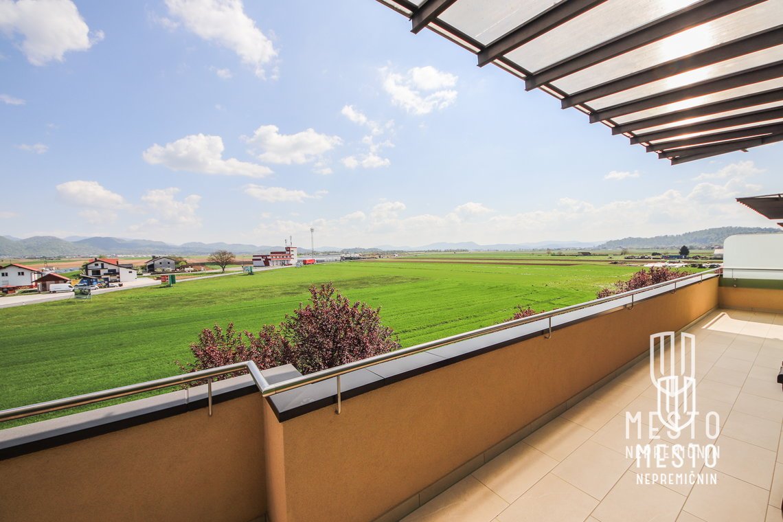 Six-room penthouse apartment in Komenda – 2