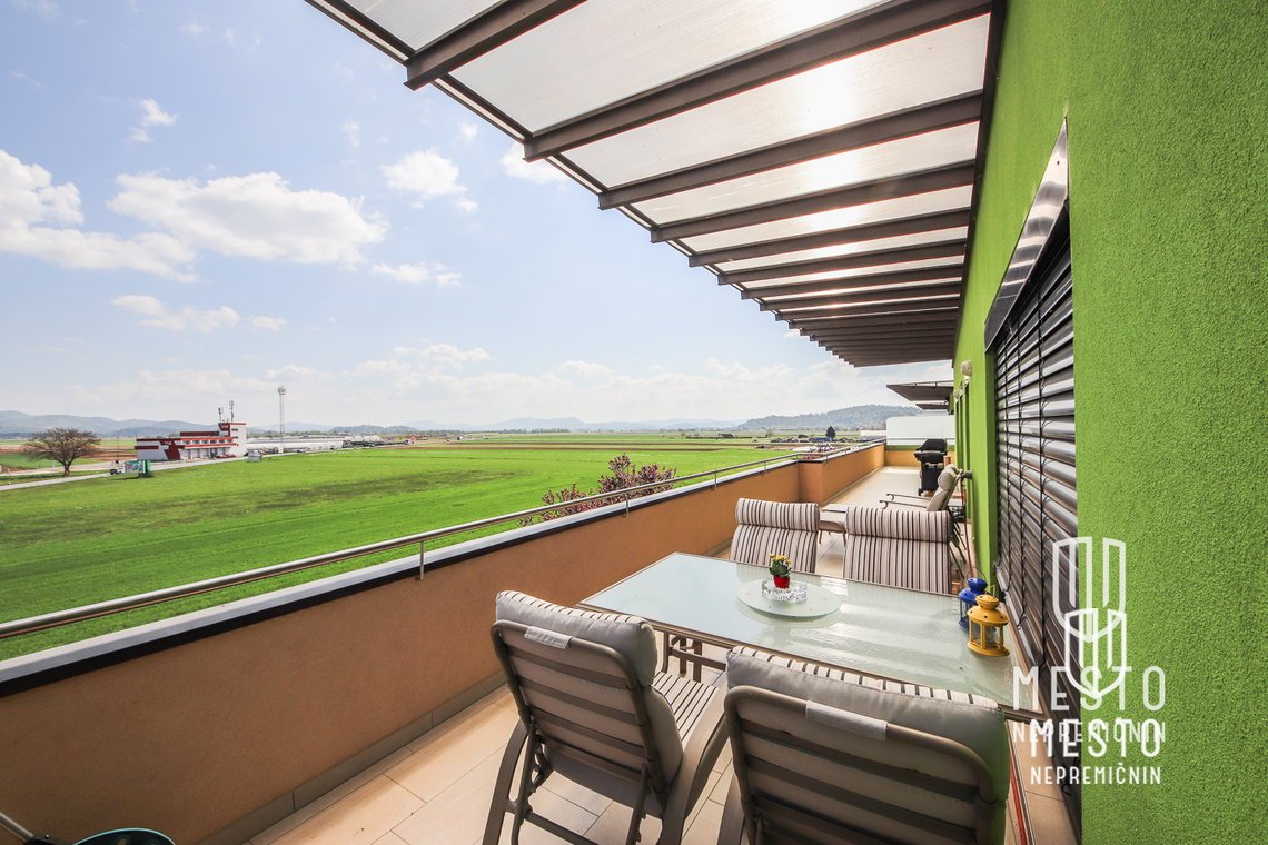 Six-room penthouse apartment in Komenda – 3