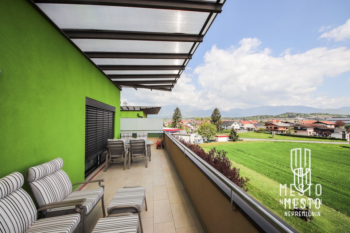 Six-room penthouse apartment in Komenda – 4