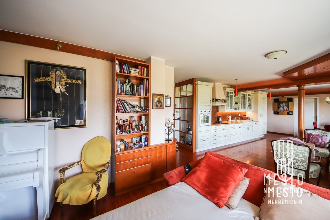 Six-room penthouse apartment in Komenda – 11
