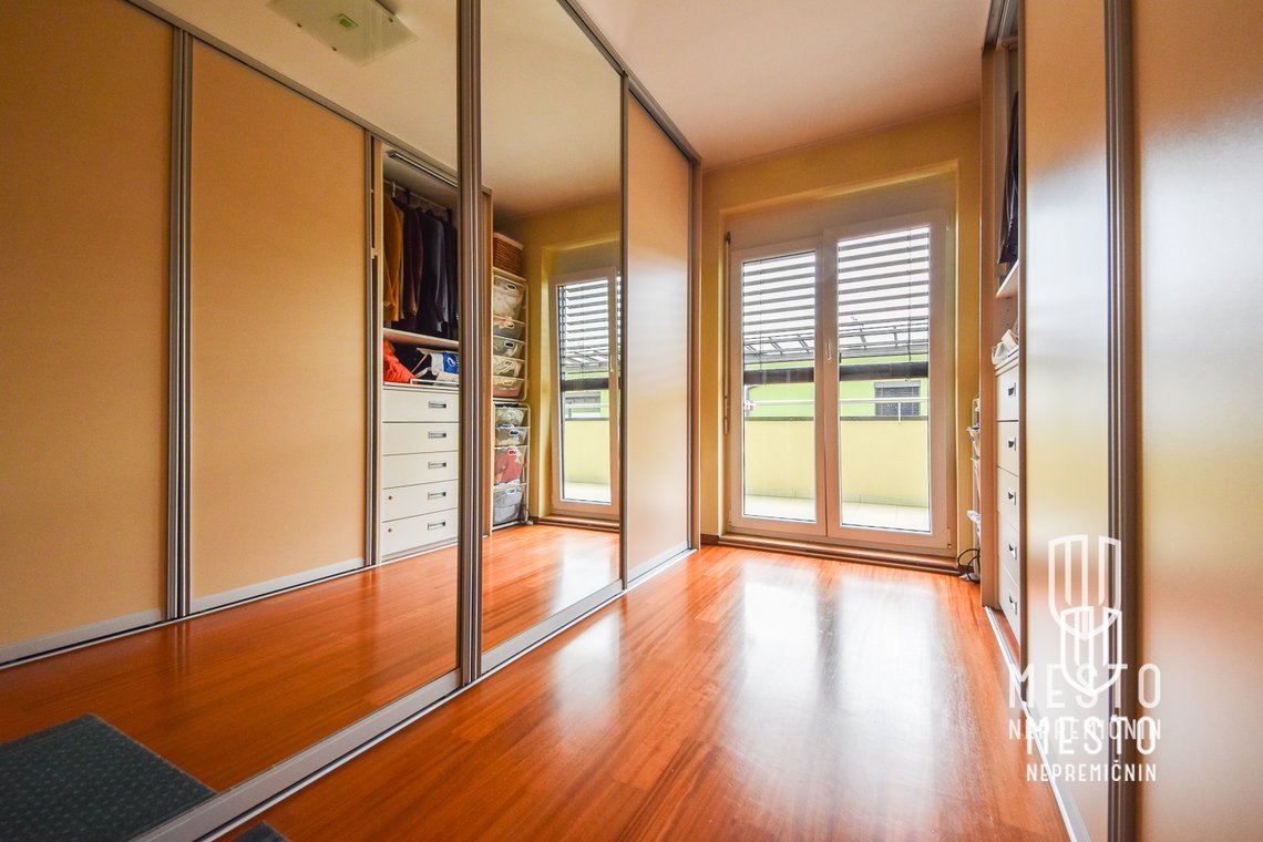 Six-room penthouse apartment in Komenda – 16