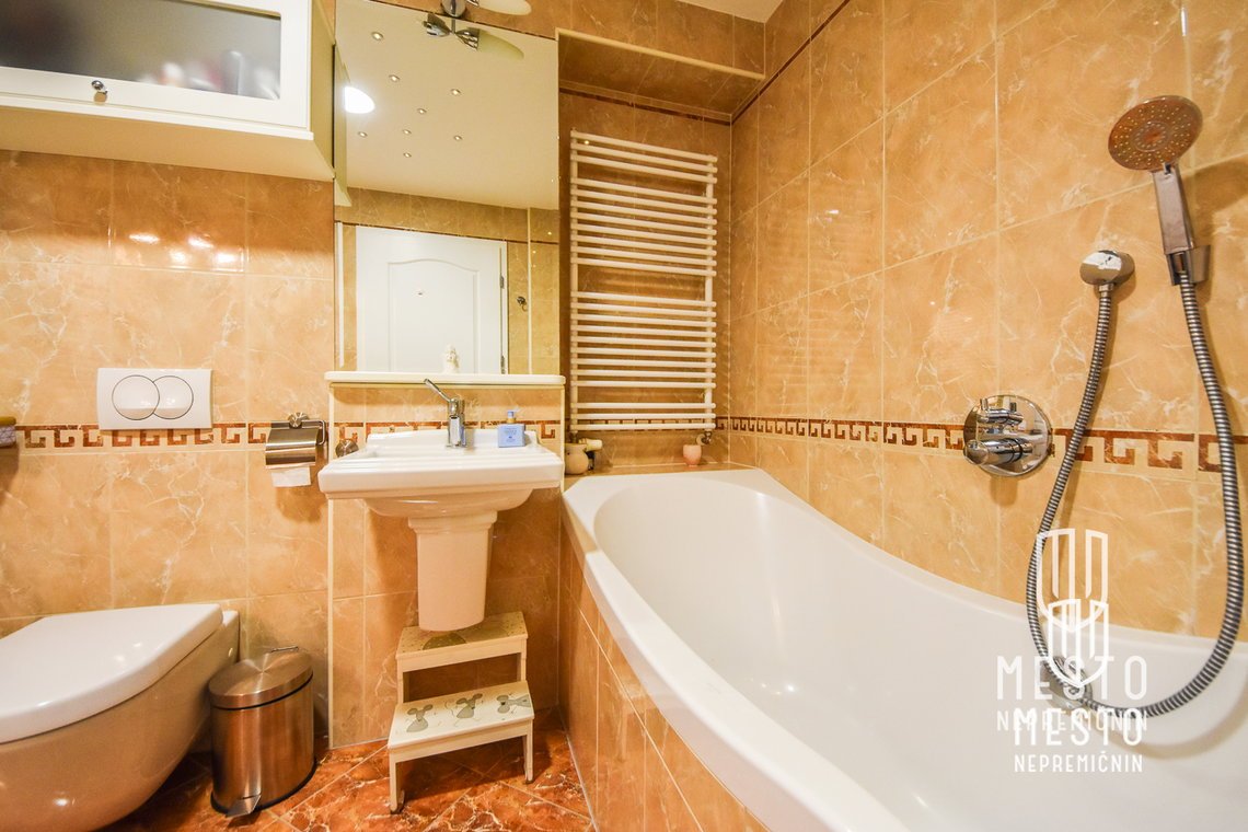 Six-room penthouse apartment in Komenda – 17