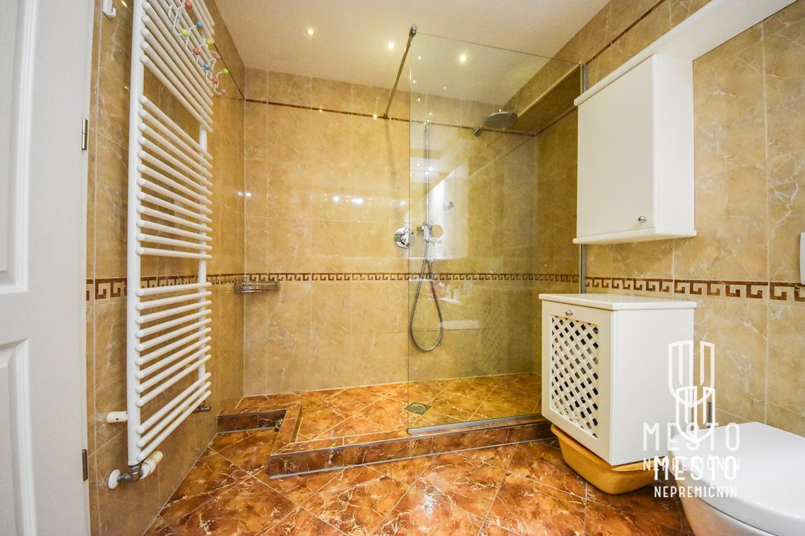 Six-room penthouse apartment in Komenda – 18