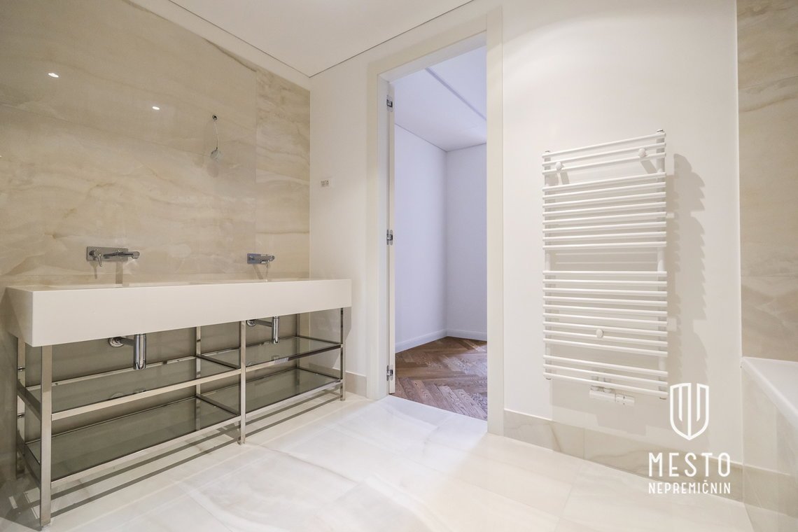Spacious 4-room apartment – 9