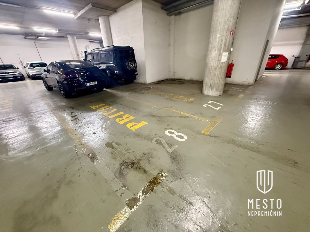 Parking space in the city center - Trg osvobodilne fronte 13a – 5