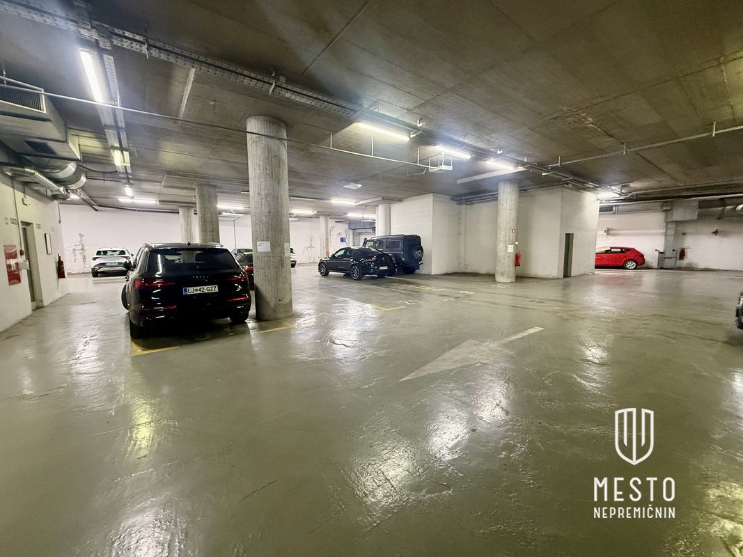 Parking space in the city center - Trg osvobodilne fronte 13a – 7