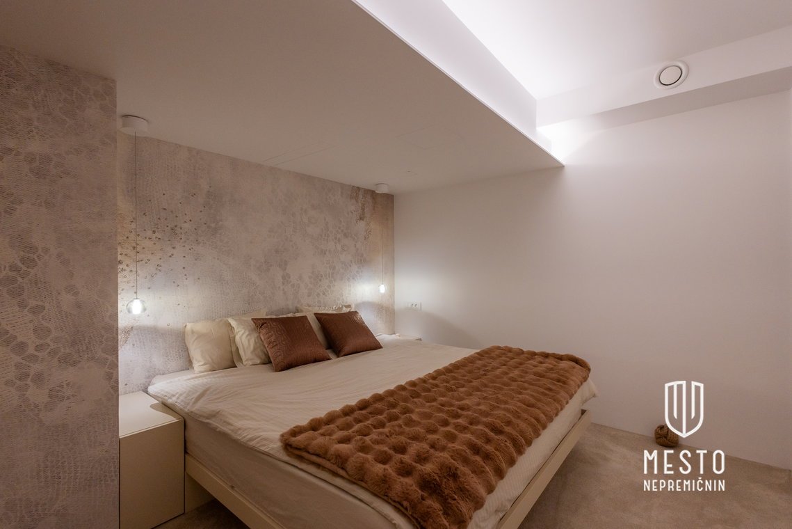 Modern designer two-bedroom duplex apartment with an atrium – Črnuče – 18