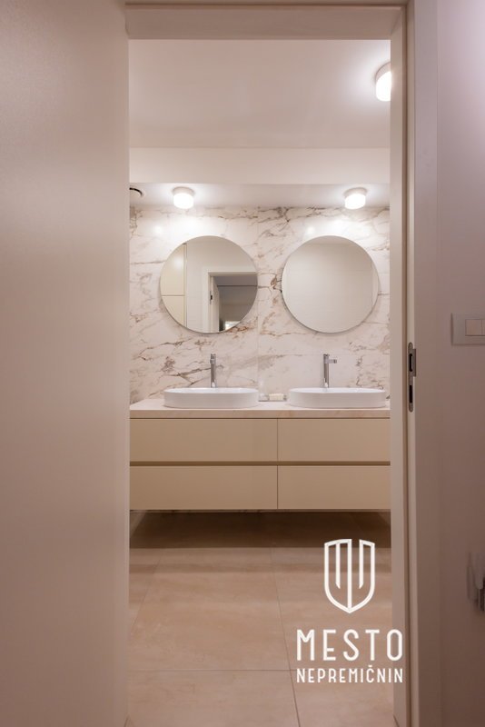 Modern designer two-bedroom duplex apartment with an atrium – Črnuče – 21
