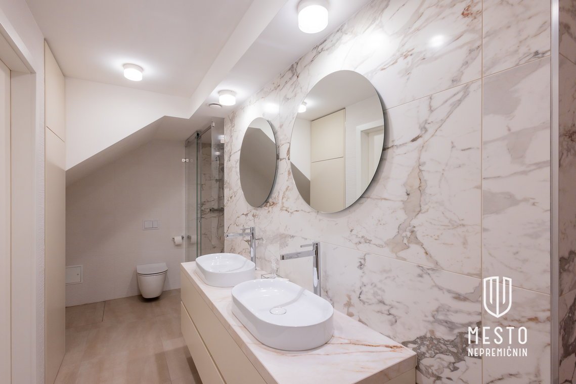 Modern designer two-bedroom duplex apartment with an atrium – Črnuče – 22