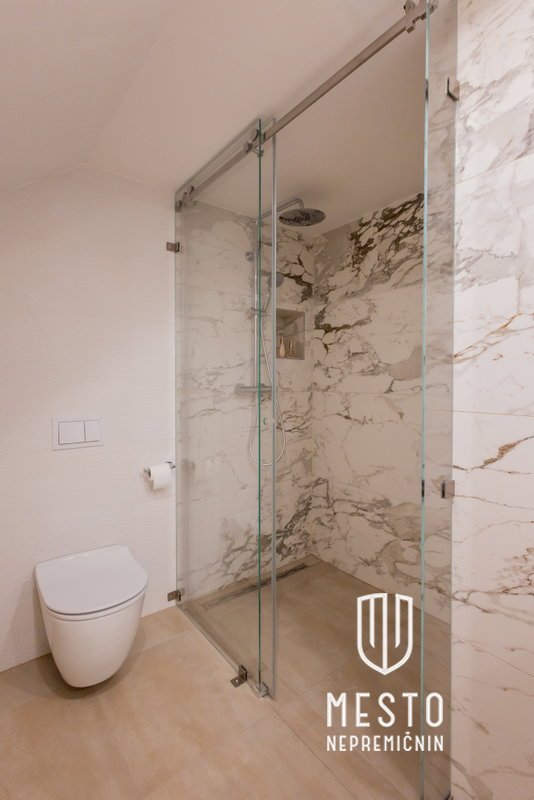 Modern designer two-bedroom duplex apartment with an atrium – Črnuče – 23
