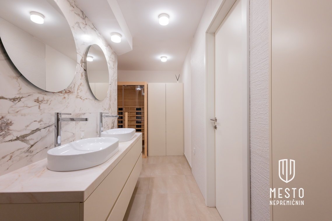 Modern designer two-bedroom duplex apartment with an atrium – Črnuče – 27
