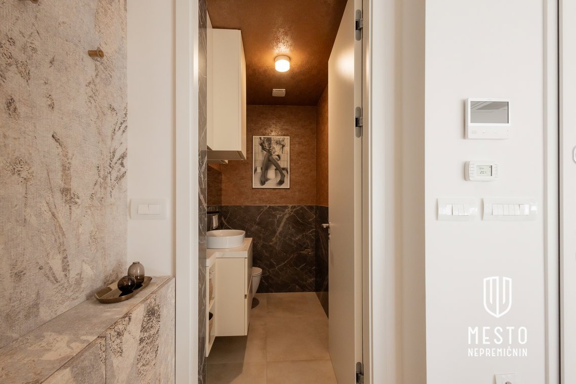 Modern designer two-bedroom duplex apartment with an atrium – Črnuče – 31