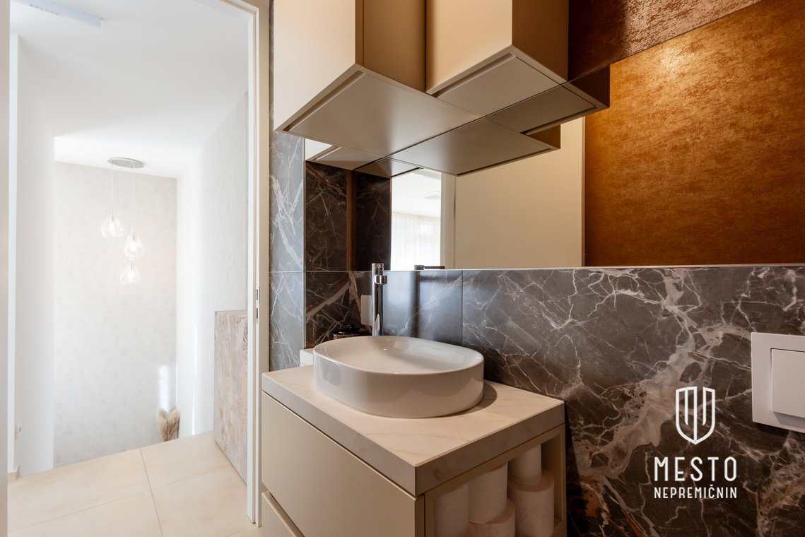 Modern designer two-bedroom duplex apartment with an atrium – Črnuče – 32