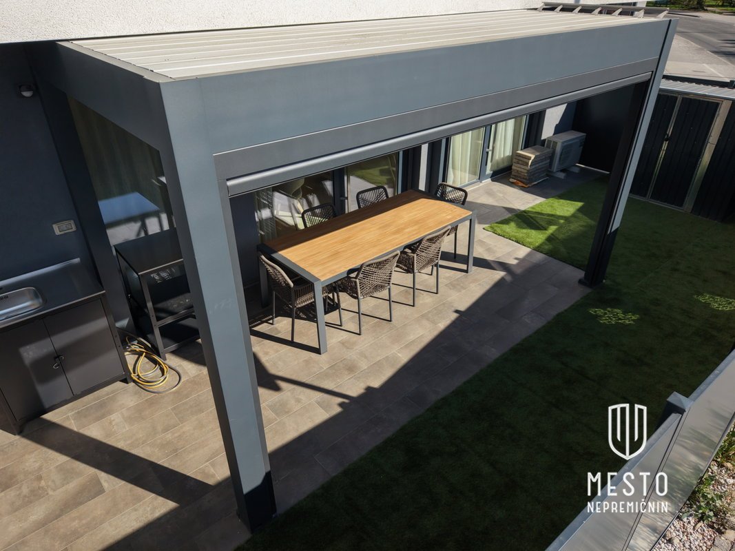 Modern designer two-bedroom duplex apartment with an atrium – Črnuče – 34