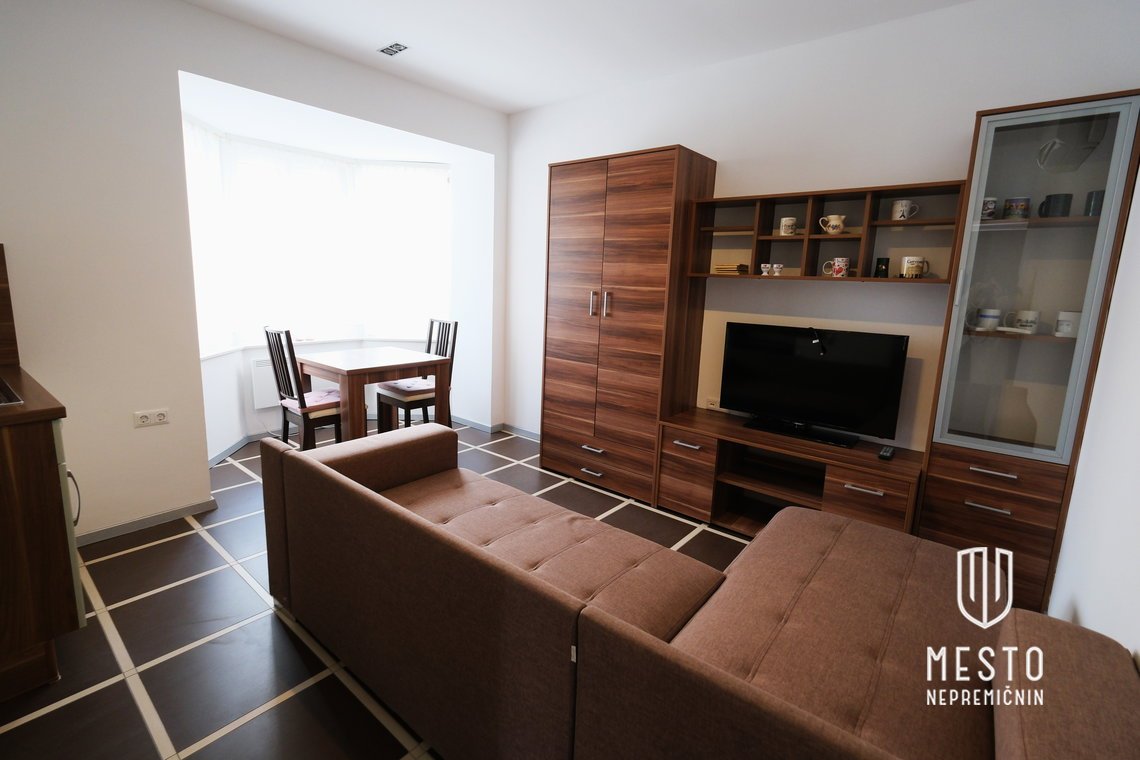 Three-room apartment in the city centre – 10