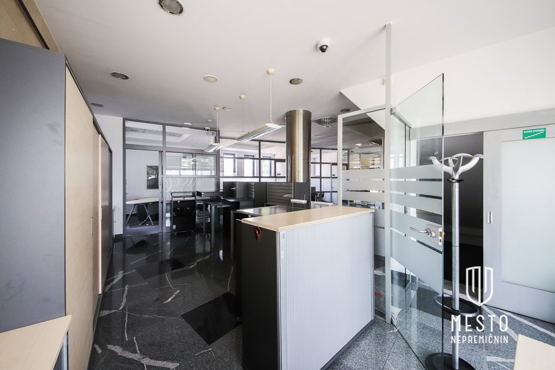 Commercial spaces in a busy location in Kranj – 11