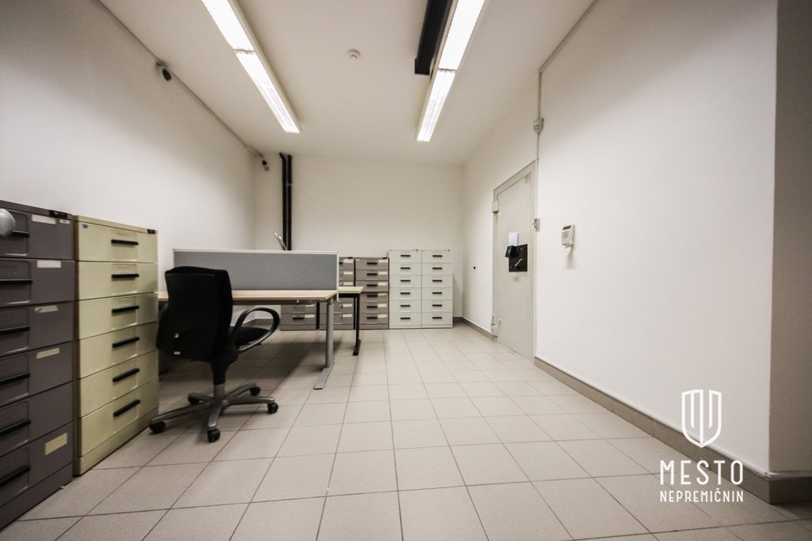 Commercial spaces in a busy location in Kranj – 13