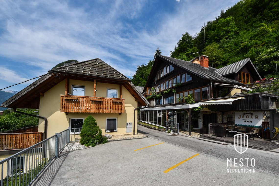 Two apartment houses with 15 apartments in Bohinj – 15