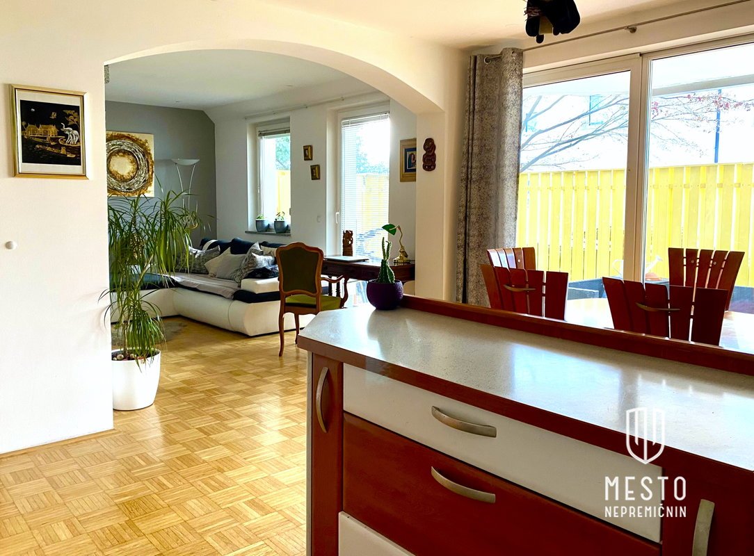 Three-and-a-half-room apartment with a courtyard on Dolgi Most – 4