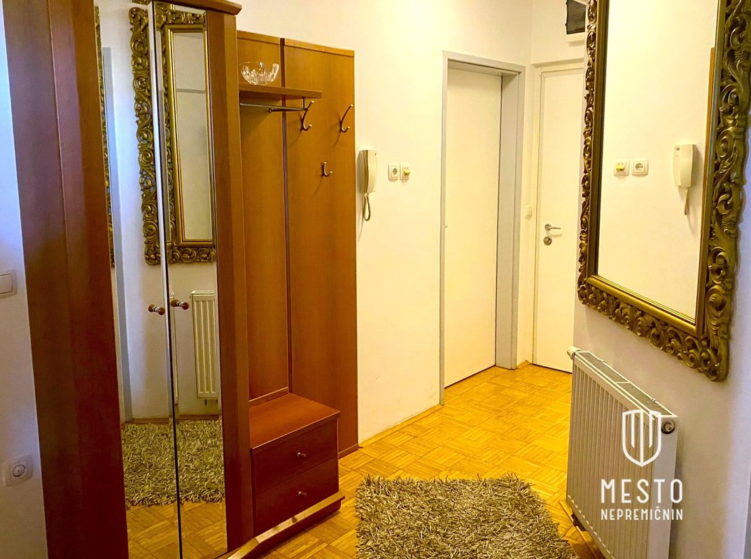Three-and-a-half-room apartment with a courtyard on Dolgi Most – 6