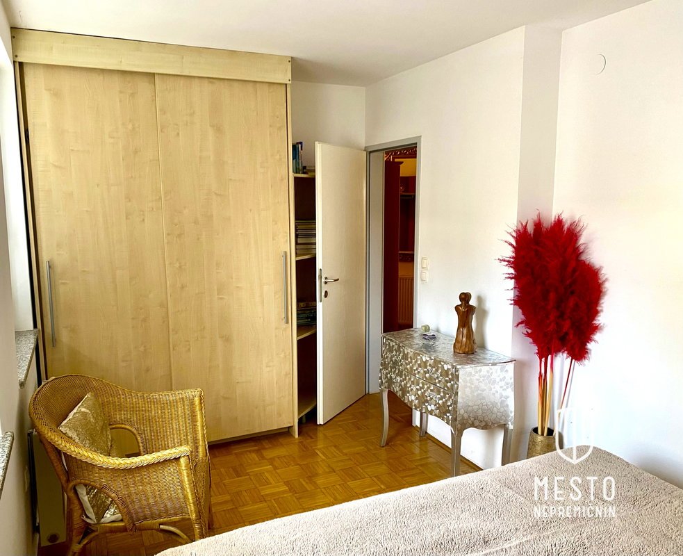 Three-and-a-half-room apartment with a courtyard on Dolgi Most – 8