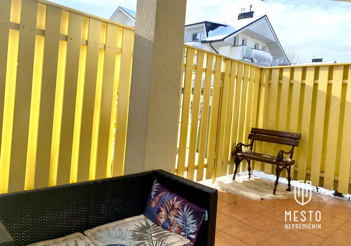 Three-and-a-half-room apartment with a courtyard on Dolgi Most – 10