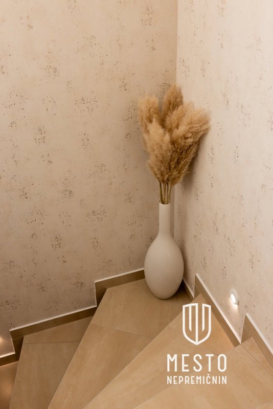 Modern designer two-bedroom duplex apartment with courtyard – Črnuče – 17