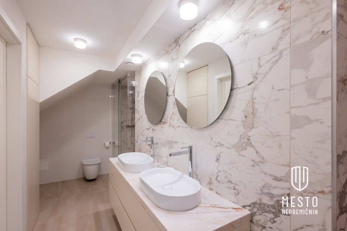 Modern designer two-bedroom duplex apartment with courtyard – Črnuče – 22