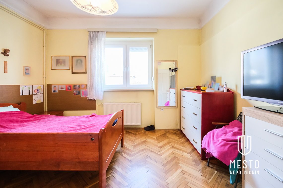 Three-bedroom apartment on Gerbičeva Street – 10
