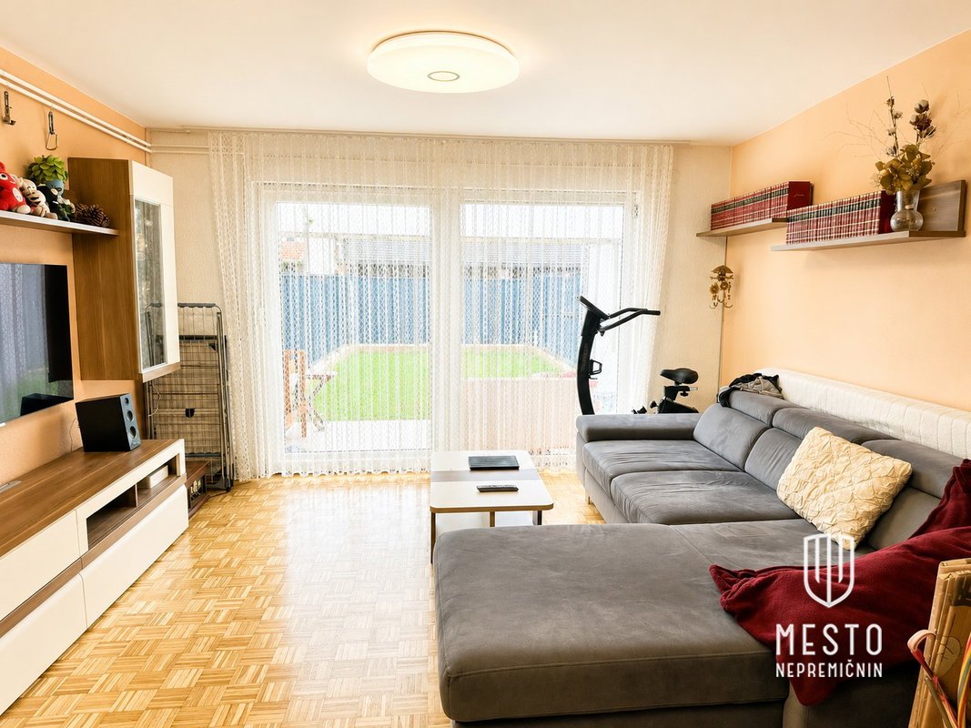 Terraced house with garage and courtyard in a quiet area of Zgornji Kašelj – 4