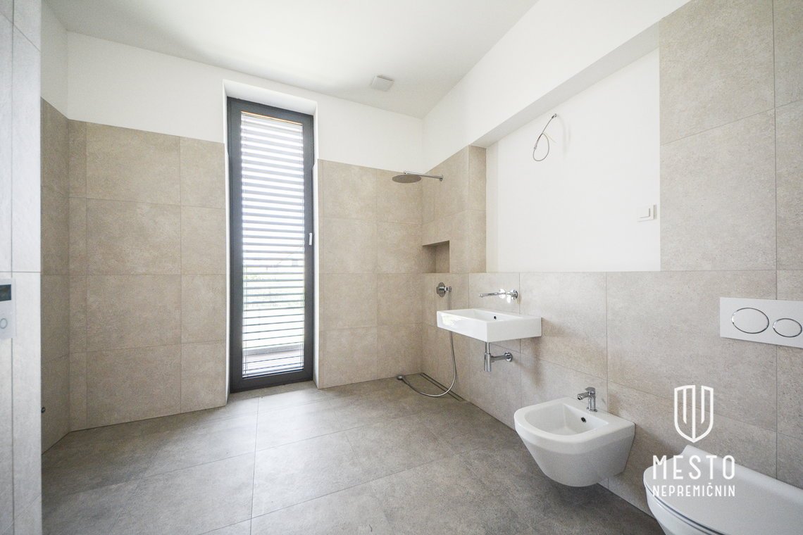 Premium 3-bedroom apartment at Rezidenca Preska – 6