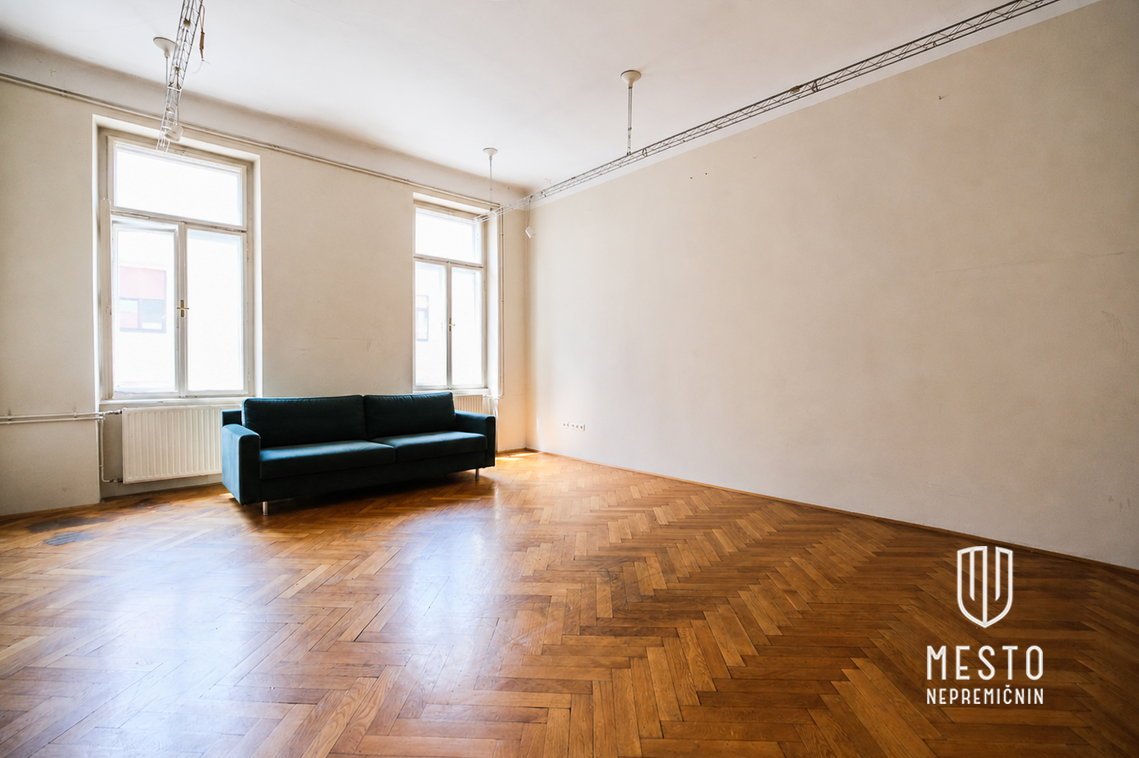 Staromeščansko petsobno stanovanje v Centru – 16