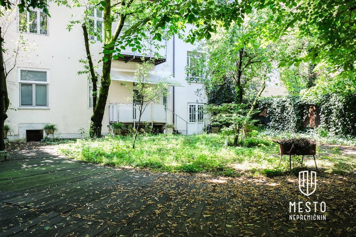 Staromeščansko petsobno stanovanje v Centru – 27