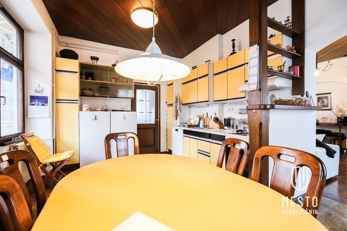 Historic-style apartment in the strict center – 5