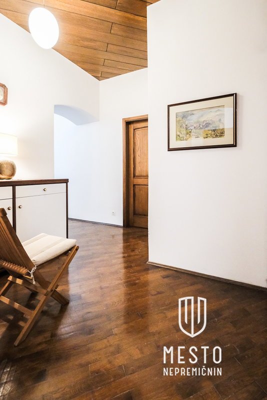 Historic-style apartment in the strict center – 8