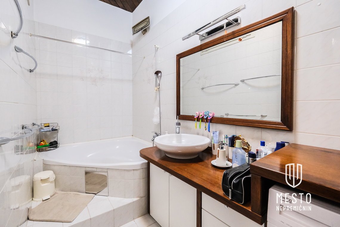 Historic-style apartment in the strict center – 12