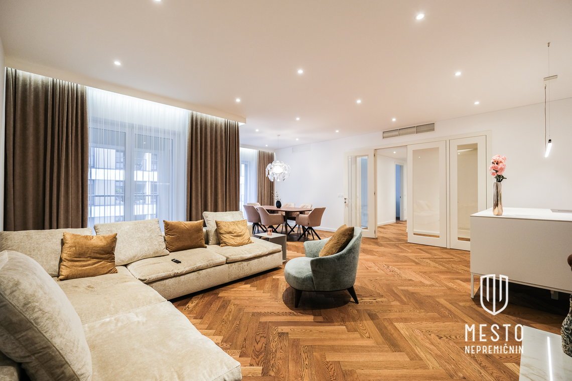 Three-bedroom apartment in the center, Schellenburg Palace – 2