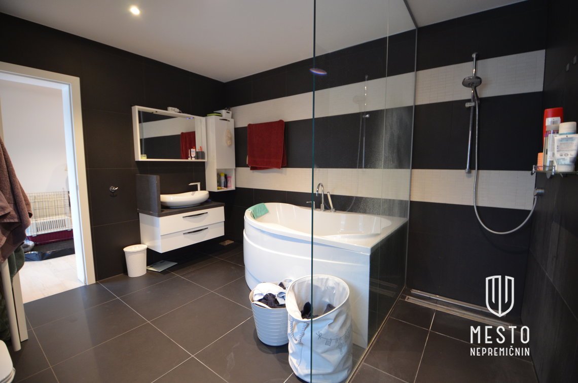 Exclusive detached house with pool and wellness, Ježica, Ljubljana – 27