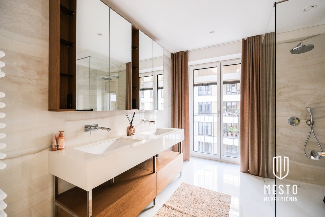 Three-bedroom apartment in the city center, Schellenburg Palace – 16