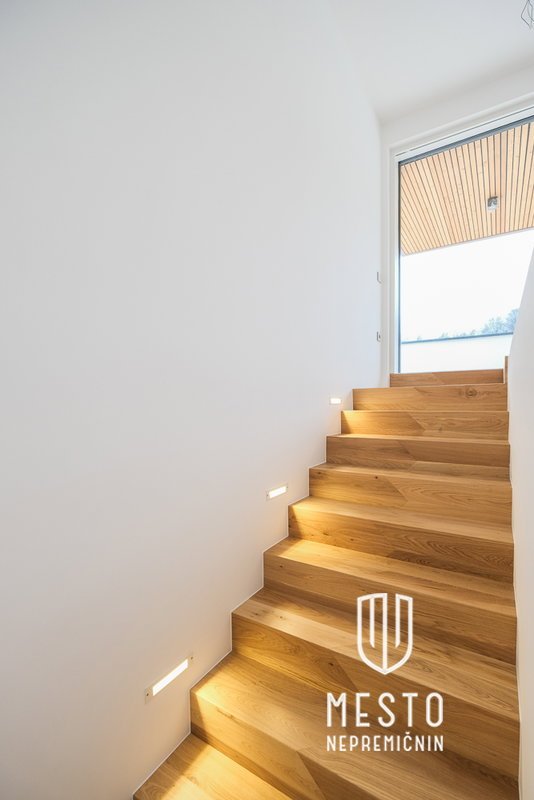 Five-room apartment in Podutik – 11