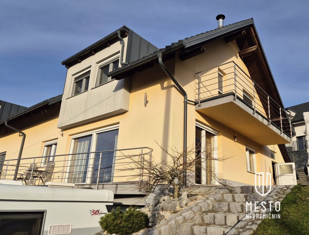 Spacious family duplex in Gradišče – tranquility, views and premium fittings – 2
