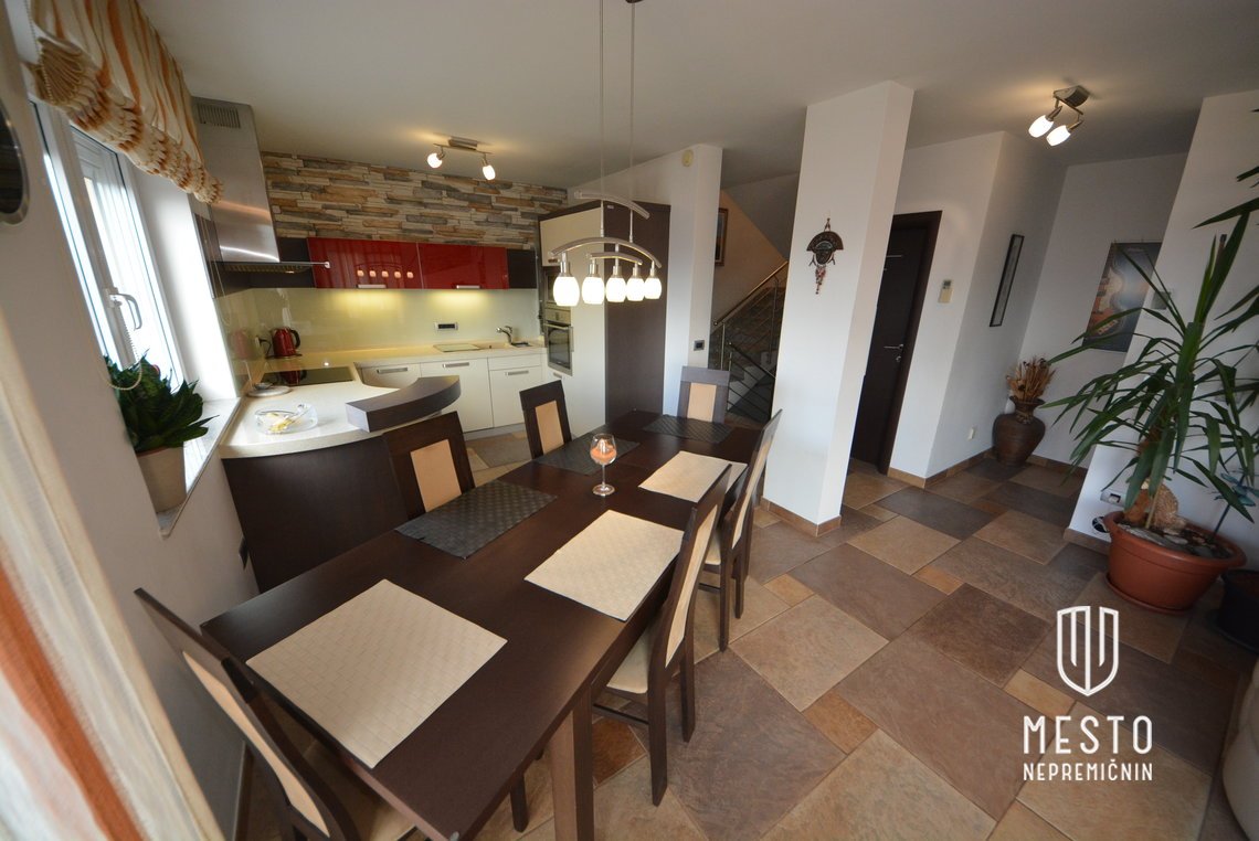 Spacious family duplex in Gradišče – tranquility, views and premium fittings – 12