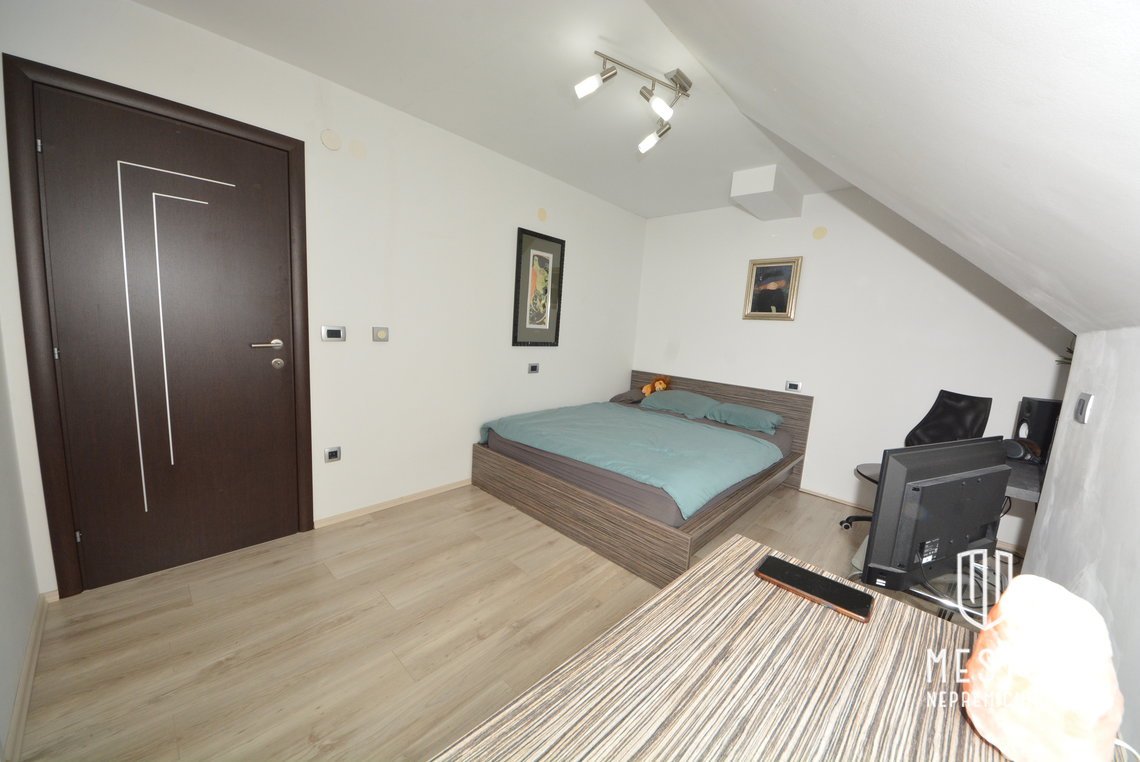 Spacious family duplex in Gradišče – tranquility, views and premium fittings – 18